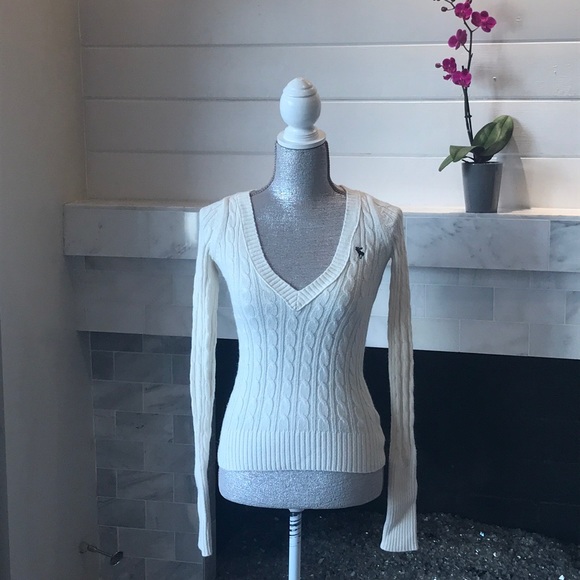 Abercrombie & Fitch Sweaters - Abercrombie & Fitch Cream V-neck Sweater EUC!